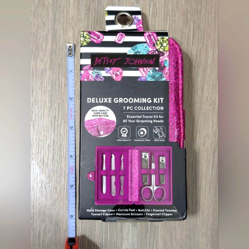 NWT•Betsey Johnson 7 Piece Collection Deluxe Grooming Kit W/Hard Case W/Button💅 - Picture 7 of 8